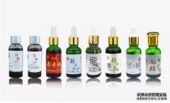 只需一勺小药，就可以把全鱼塘的鱼聚过来，黑