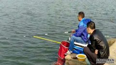 路亚新手入门该如何选竿选饵？