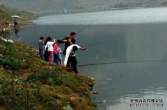 新手玩路亚的装备、钓法、标点打黑